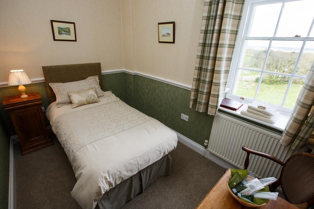 ホテル Portclew House ペンブローク 部屋 写真